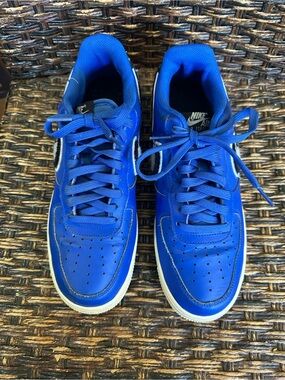 Nike men’s chenille swoosh Air Force One sneaker
